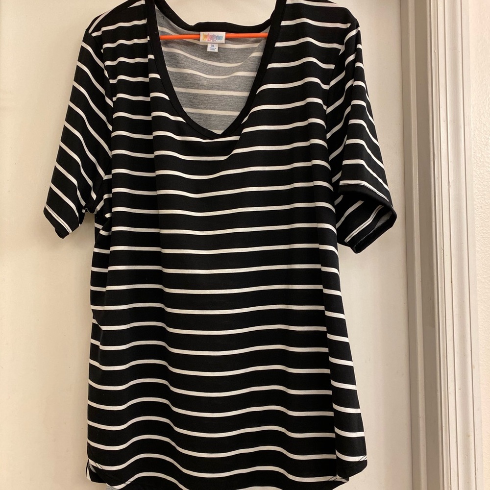 LuLaRoe XL Black and White Stripe Iris
